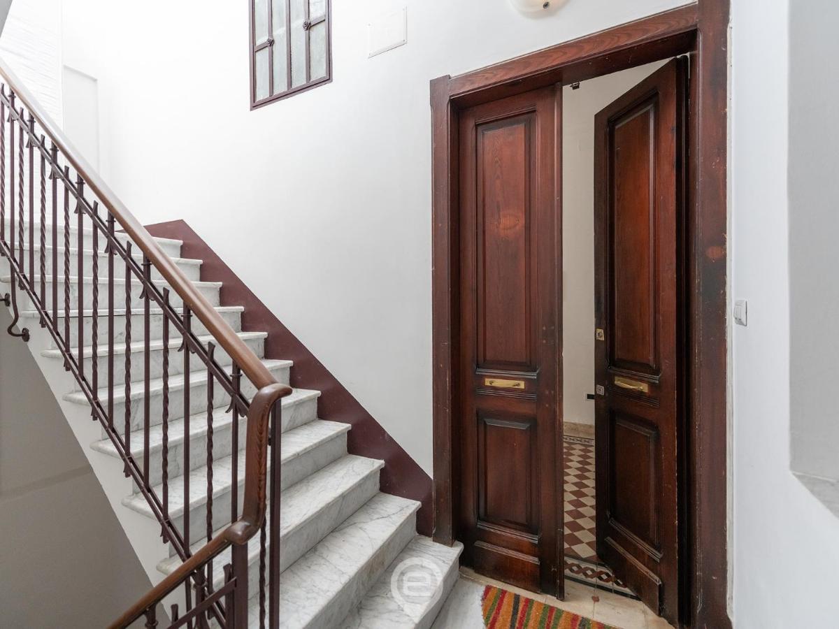 Mirabel Apartment - Wonderful Flat In City Center Кальяри Экстерьер фото