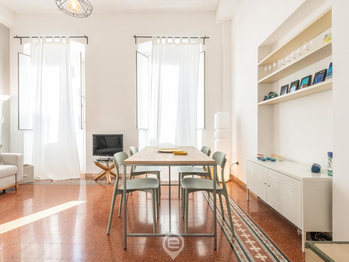 Mirabel Apartment - Wonderful Flat In City Center Кальяри Экстерьер фото